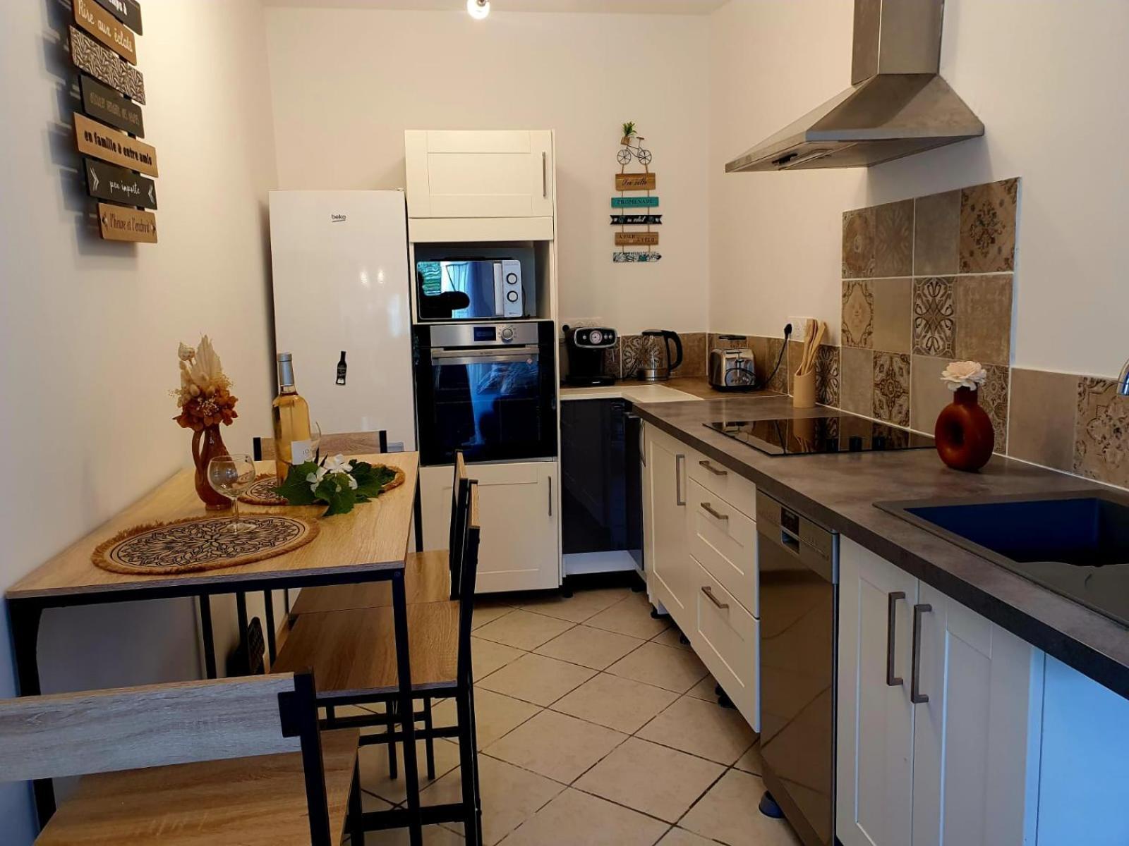 Location De Vacances T2 Non Loin D'Aix Et Marseille Pourrieres Exterior foto